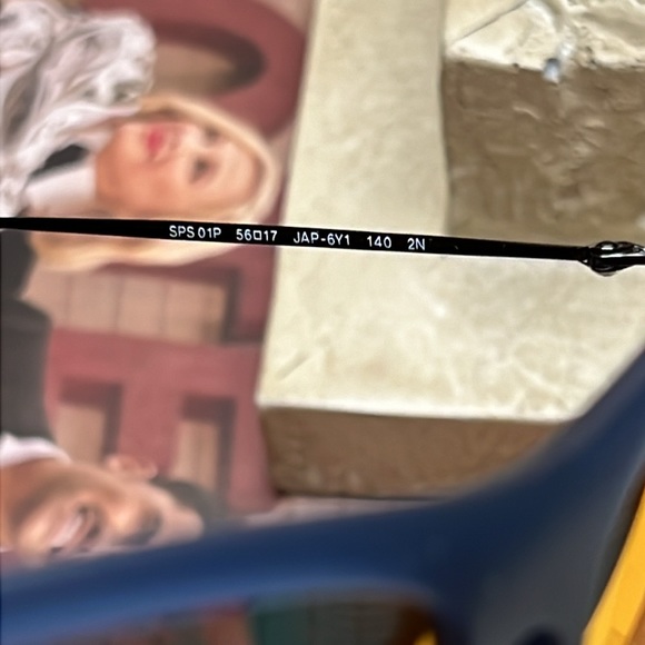 Prada Aviators with case and cloth - Picture 4 of 17